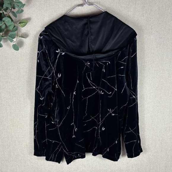 Karen Kane > Black Velvet Hooded Jacket with Silver Embroidery Large - Picture 6 of 7